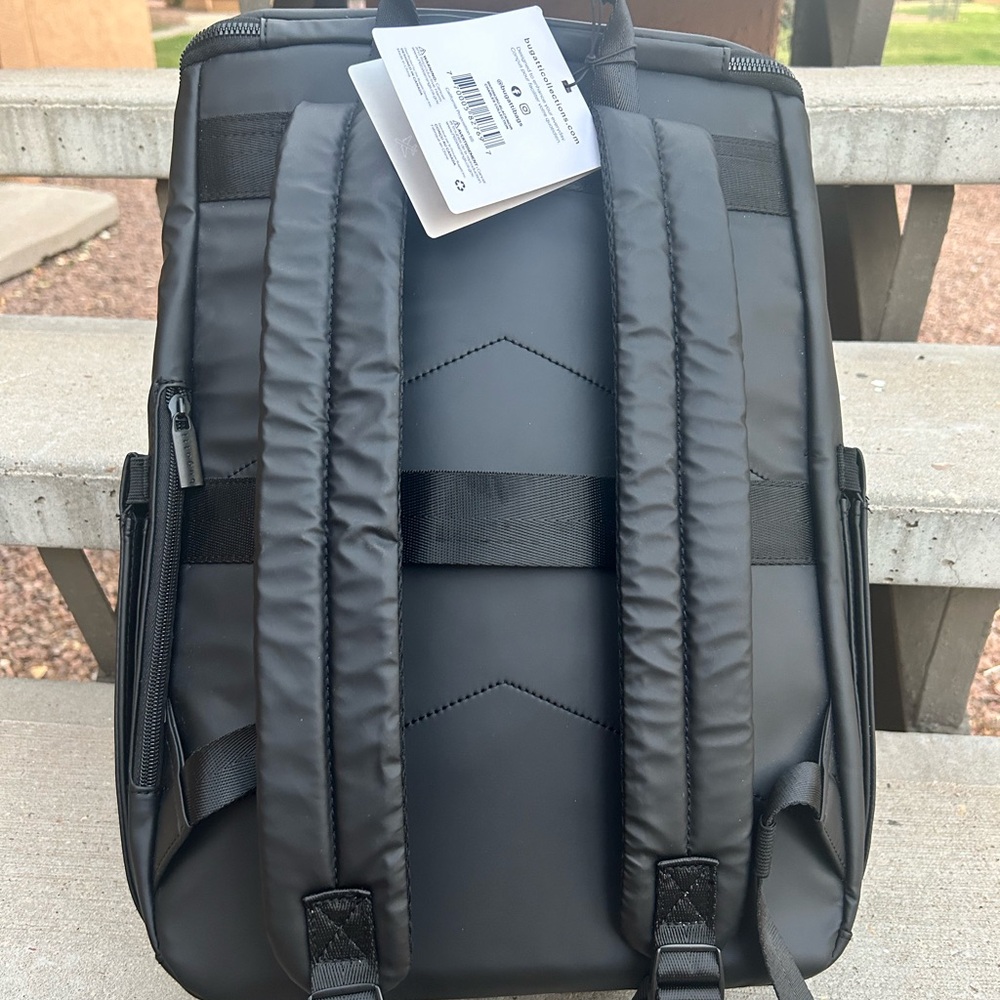 Bugatti Back Pack - Picture 2 of 4